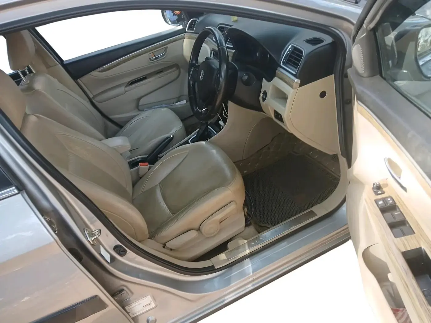 2020 Maruti Ciaz ALPHA  AT 1.5 SHVS PETROL, Petrol, Automatic, 63,116 km, interior