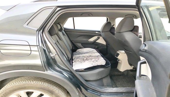 2024 Volkswagen TAIGUN HIGHLINE 1.0 TSI MT, Petrol, Manual, 12,502 km, interior