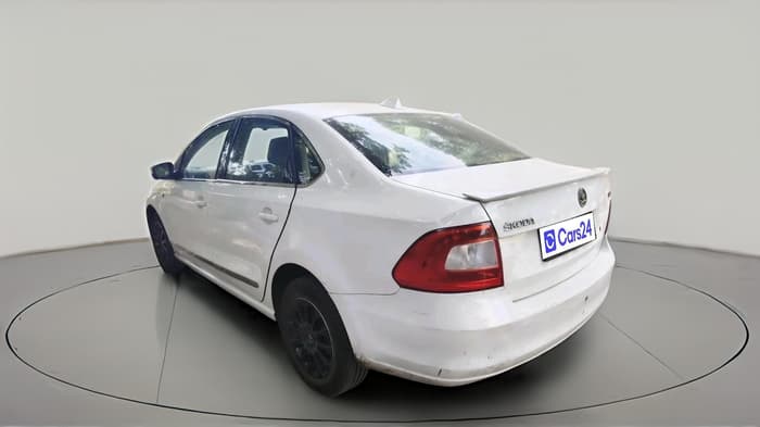 2015 Skoda Rapid ELEGANCE 1.6 TDI CR MT, Diesel, Manual, 1,15,311 km, exterior
