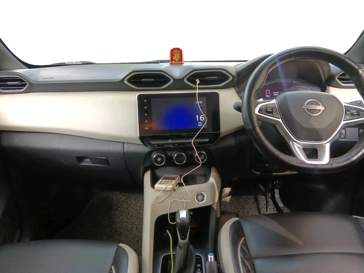 2023 Nissan MAGNITE XV TURBO CVT, Petrol, Automatic, 34,285 km, interior
