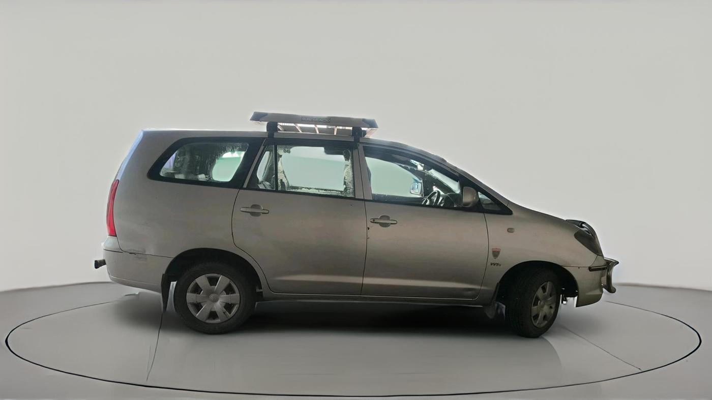 2005 Toyota Innova G1 2.0, CNG, Manual, 1,29,393 km, exterior