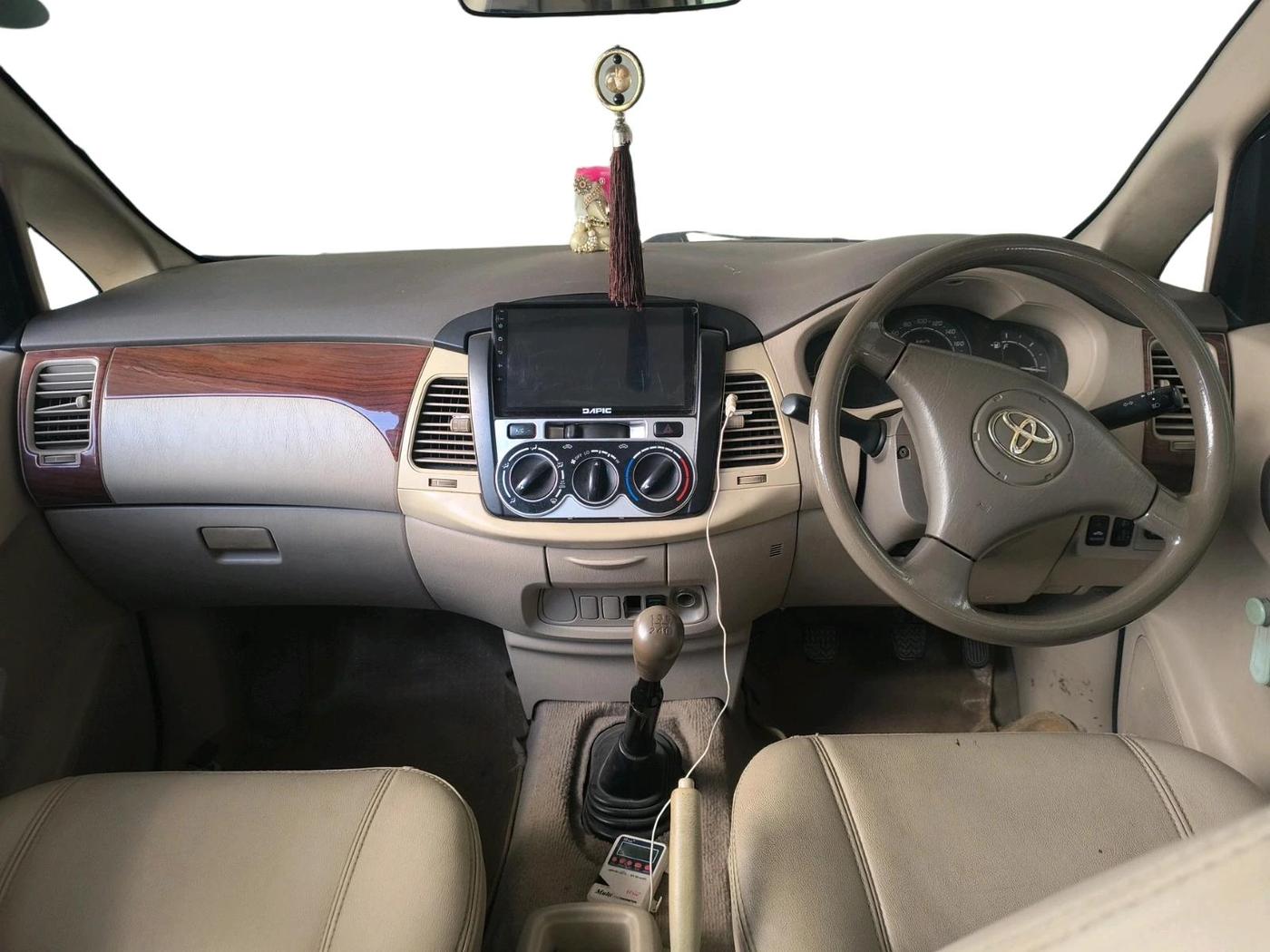 2005 Toyota Innova G1 2.0, CNG, Manual, 1,29,393 km, interior