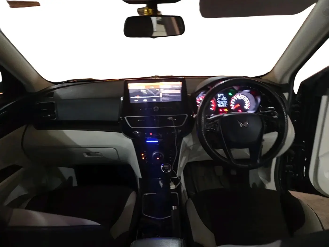 2024 Mahindra XUV 3XO MX3 Pro 1.2 L TCMPFi, Petrol, Manual, 21,580 km, interior