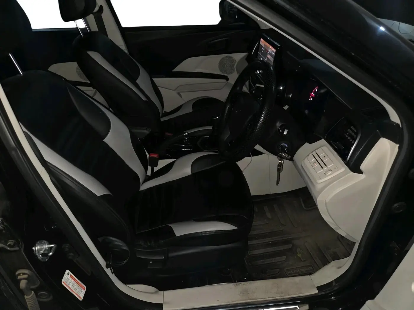 2024 Mahindra XUV 3XO MX3 Pro 1.2 L TCMPFi, Petrol, Manual, 21,580 km, interior