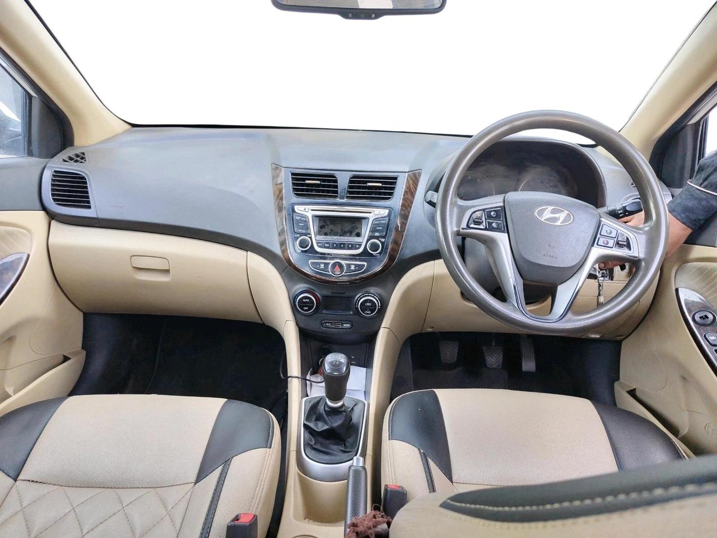 2016 Hyundai Verna 1.6 VTVT S, Petrol, Manual, 1,02,618 km, interior