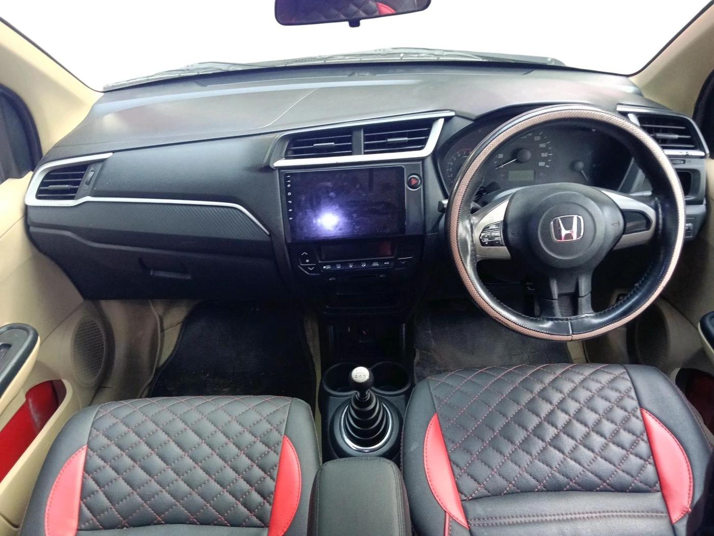 2017 Honda Brio S MT, CNG, Manual, 71,306 km, interior