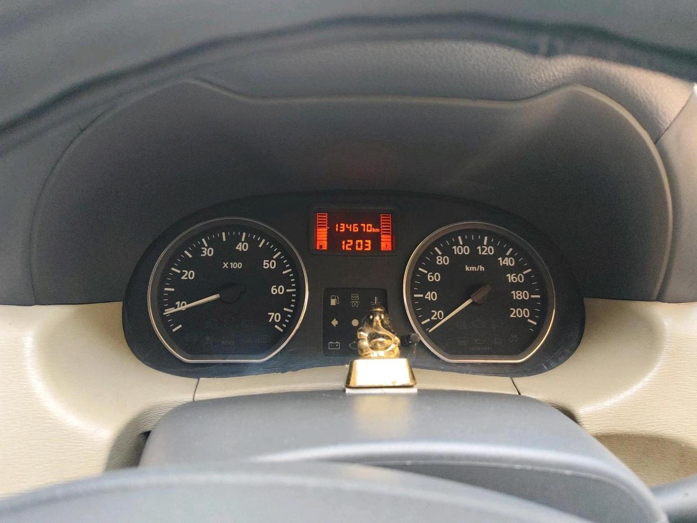 2014 Nissan Terrano XL (D), Diesel, Manual, 1,34,670 km, interior