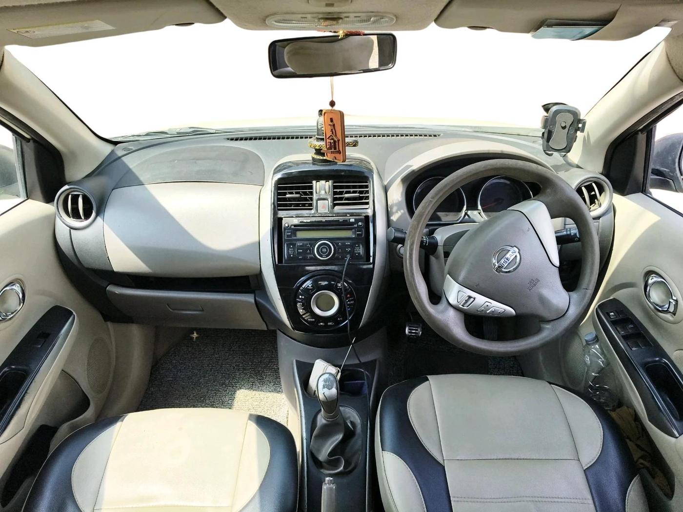 2016 Nissan Sunny XV DIESEL, Diesel, Manual, 1,80,560 km, interior