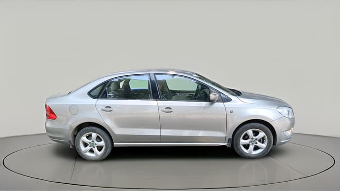 2012 Skoda Rapid AMBITION 1.6 MPI MT, Petrol, Manual, 1,36,364 km, exterior