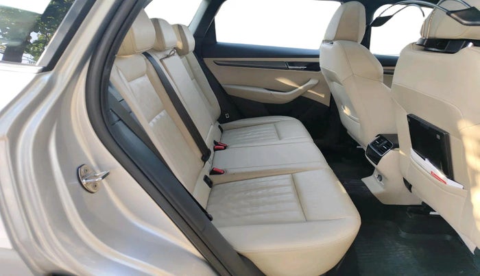 2020 Skoda Karoq STYLE 1.5 TSI AT, Petrol, Automatic, 1,25,895 km, interior