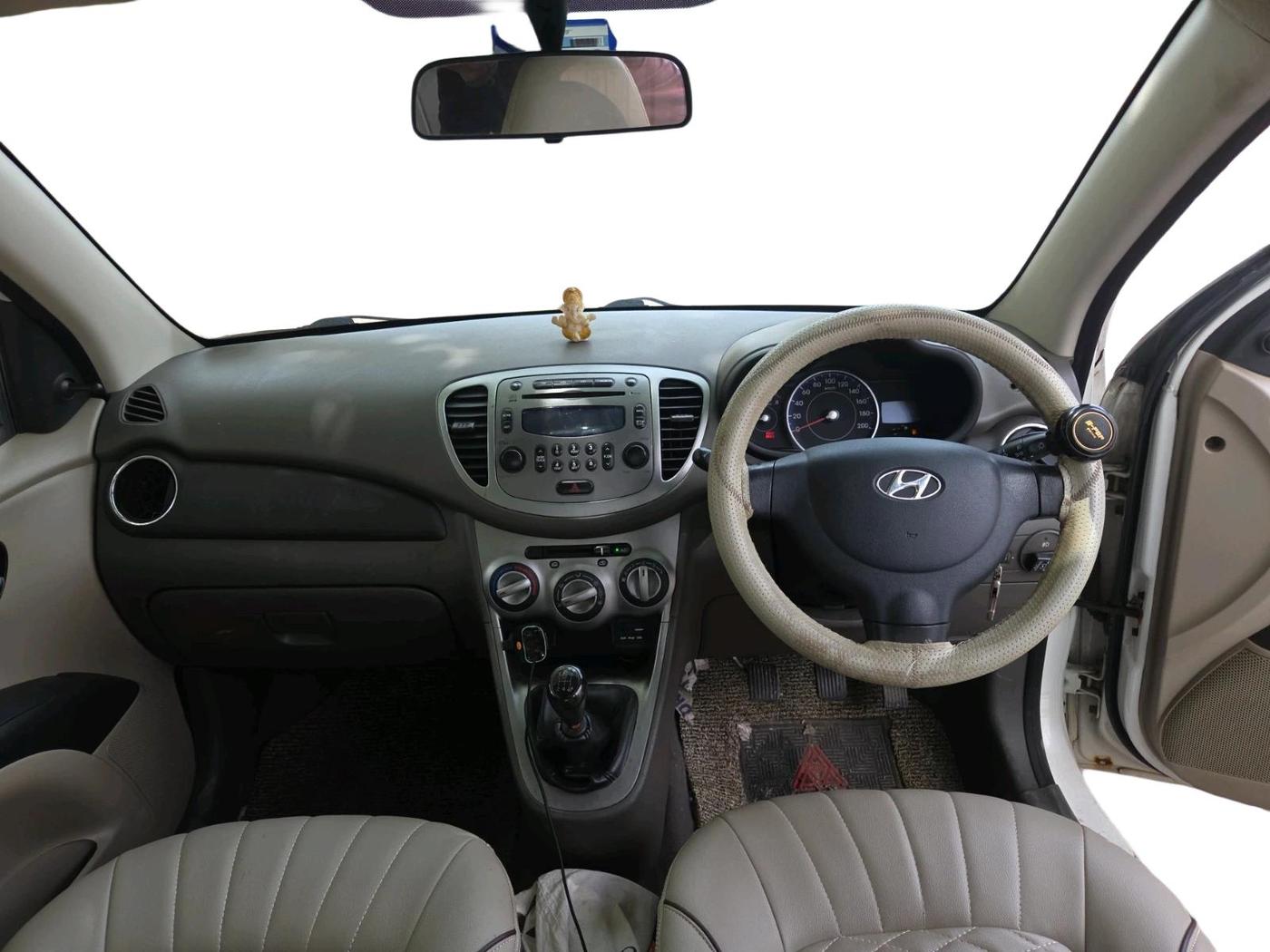 2016 Hyundai i10 SPORTZ 1.1, CNG, Manual, 52,901 km, interior