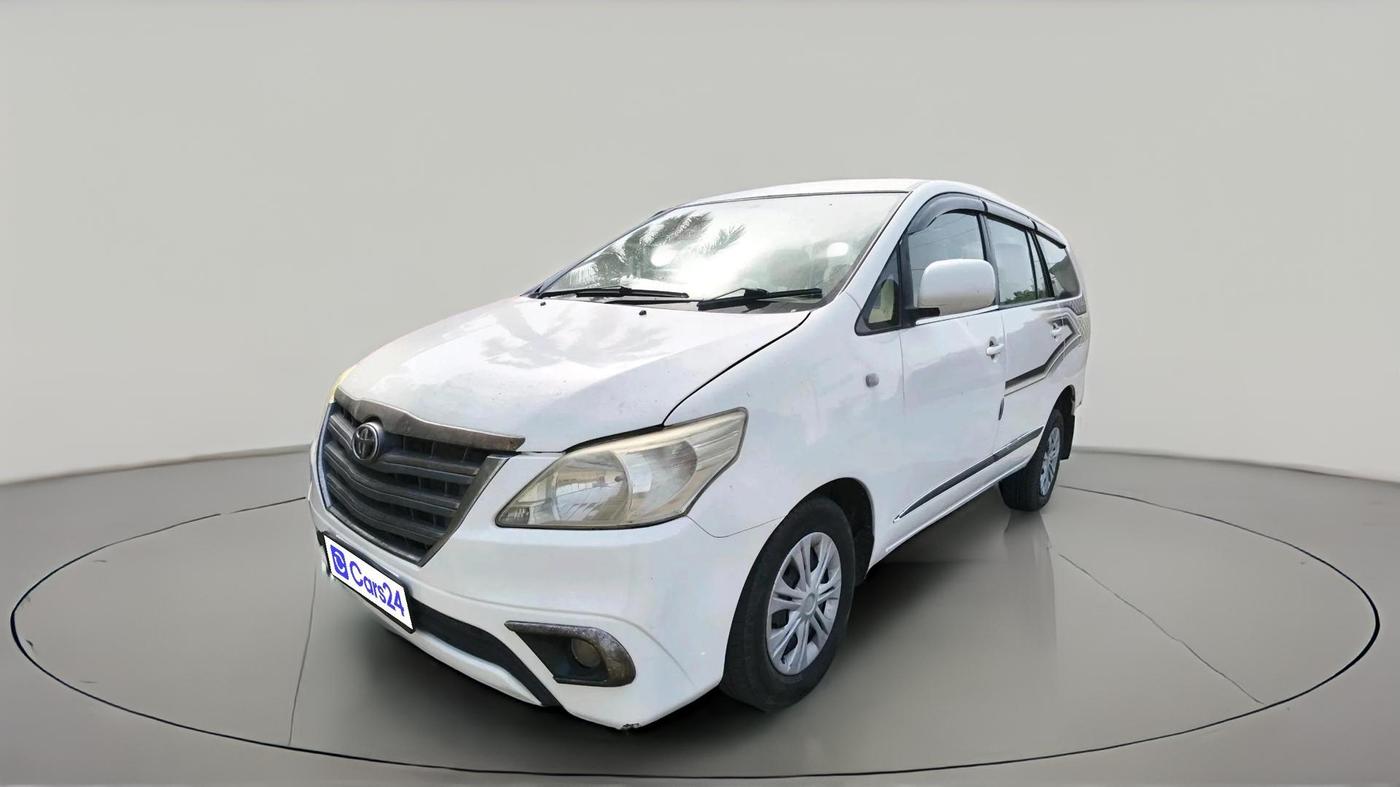 2011 Toyota Innova 2.5 E 8 STR, Diesel, Manual, 1,37,524 km, exterior
