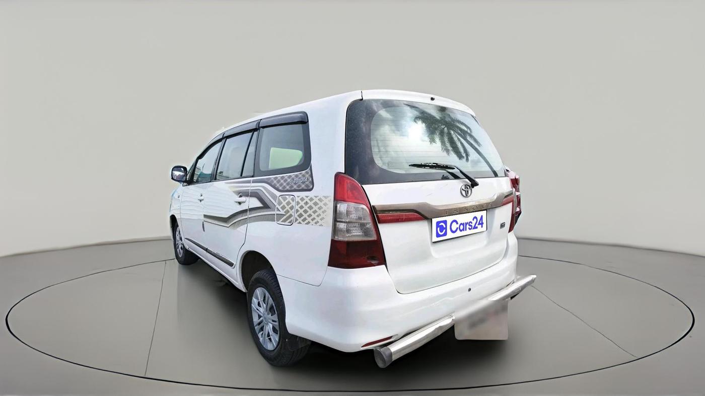 2011 Toyota Innova 2.5 E 8 STR, Diesel, Manual, 1,37,524 km, exterior