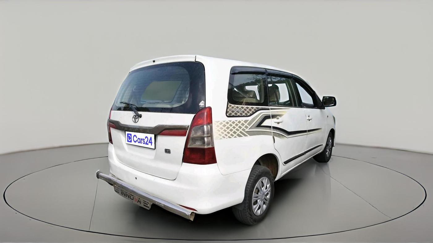 2011 Toyota Innova 2.5 E 8 STR, Diesel, Manual, 1,37,524 km, exterior