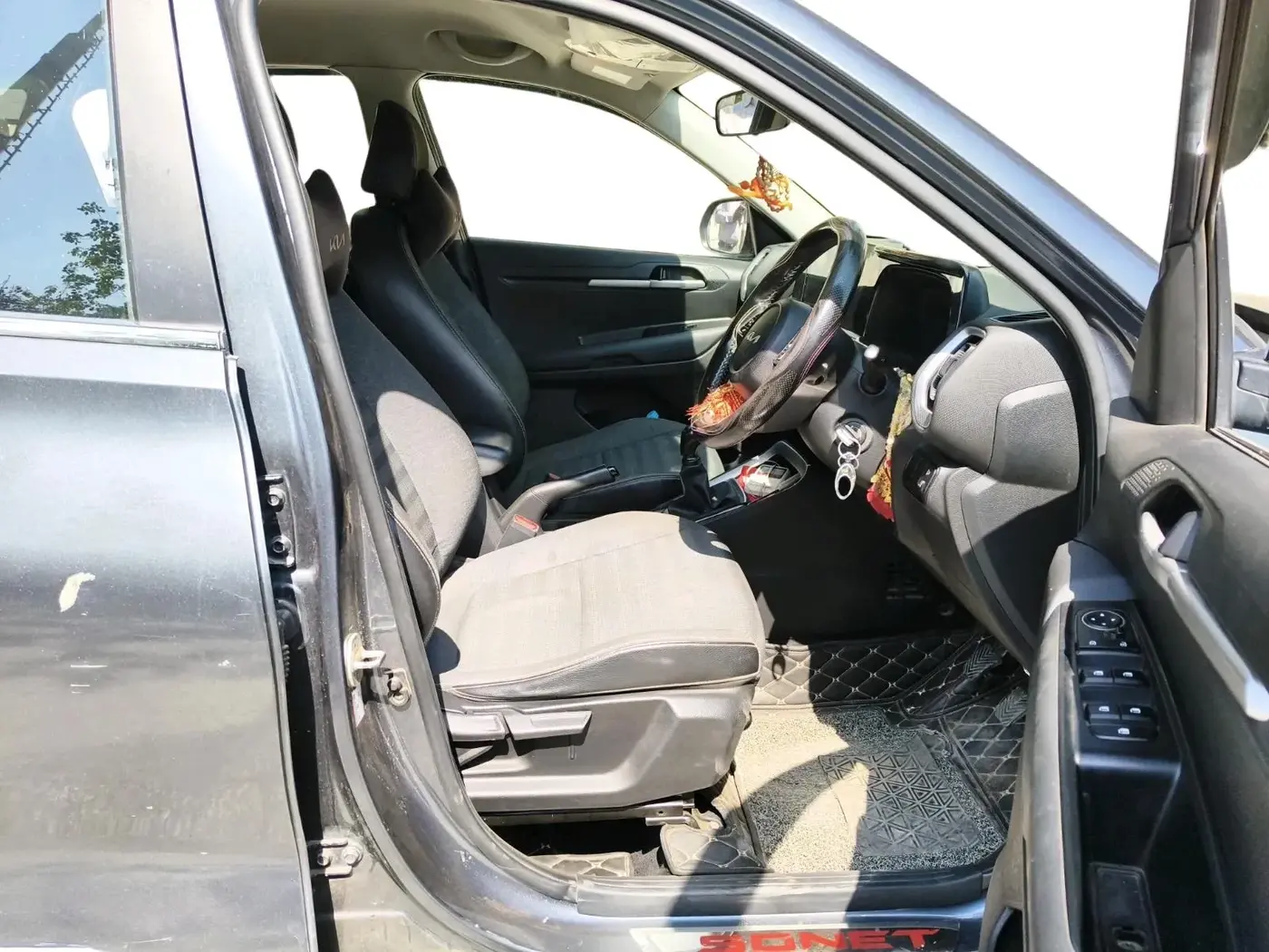 2022 KIA SONET HTK 1.2, Petrol, Manual, 83,200 km, interior