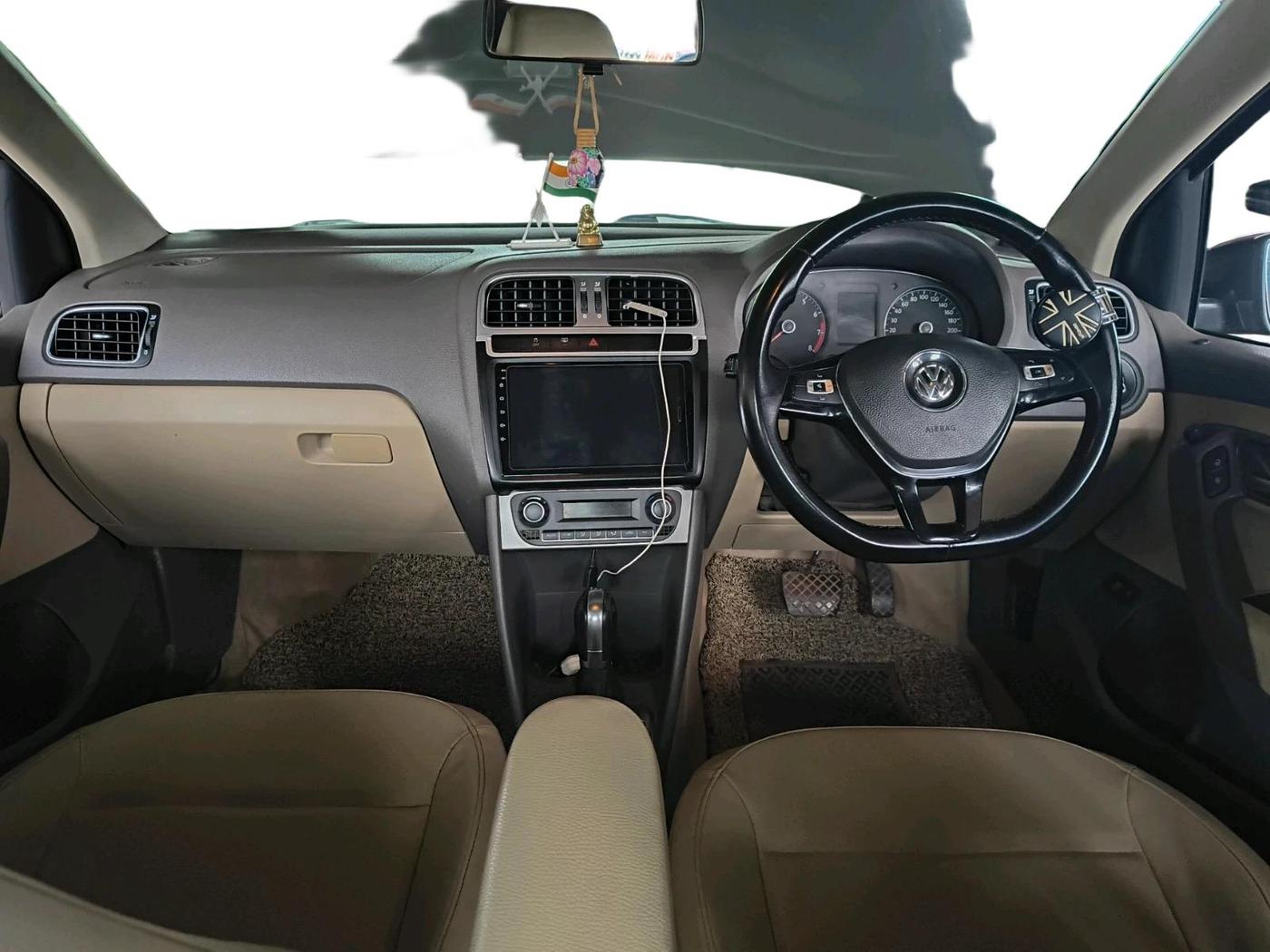 2015 Volkswagen Vento HIGHLINE 1.2 TSI AT, Petrol, Automatic, 69,801 km, interior