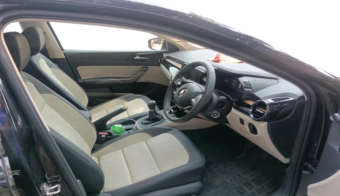 2025 Skoda SLAVIA Prestige 1.0L TSI MT, Petrol, Manual, 621 km, interior