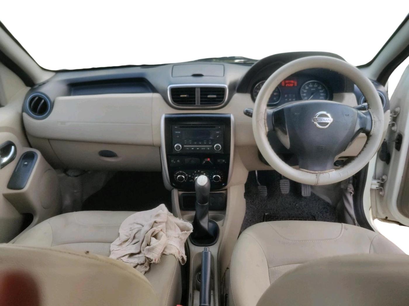 2015 Nissan Terrano XL (D), Diesel, Manual, 1,34,778 km, interior