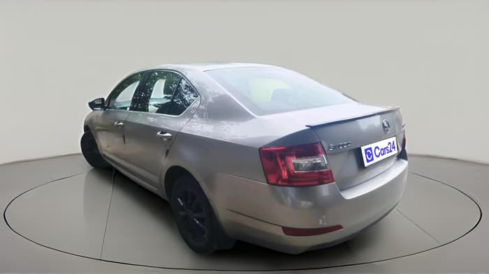 2013 Skoda Octavia ELEGANCE 2.0 TDI AT, Diesel, Automatic, 1,44,146 km, exterior