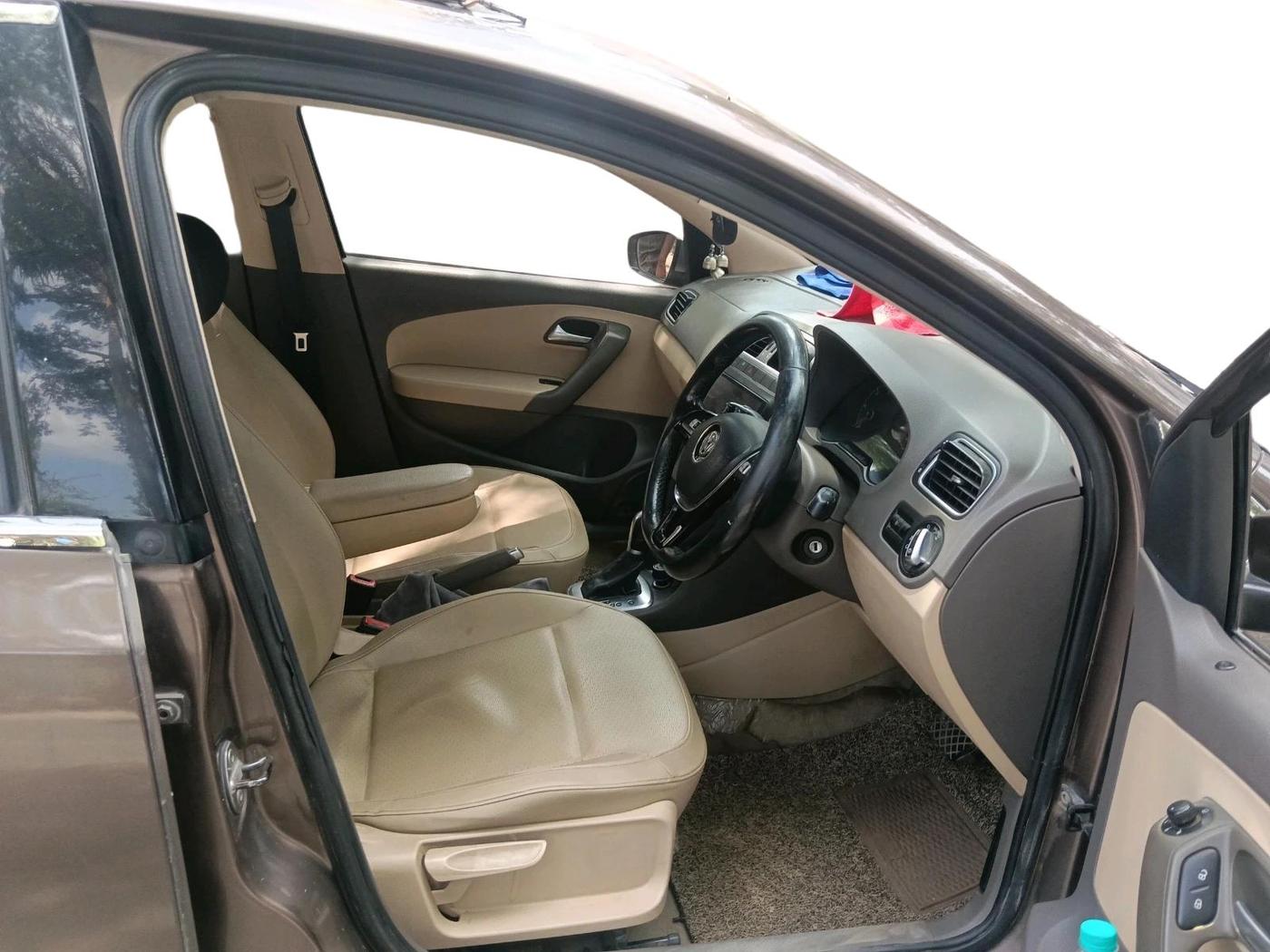 2015 Volkswagen Vento HIGHLINE 1.5 AT, Diesel, Automatic, 1,76,634 km, interior
