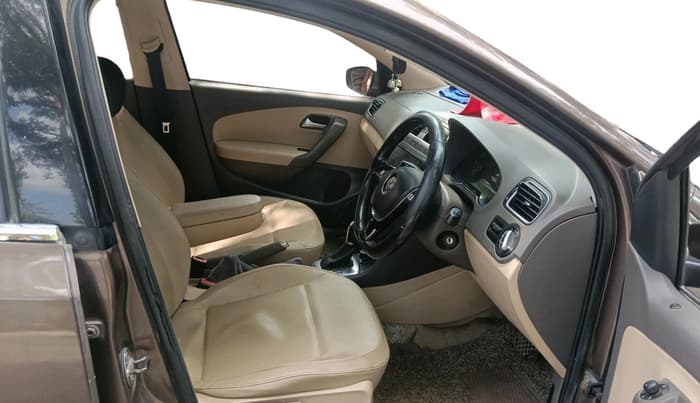 2015 Volkswagen Vento HIGHLINE 1.5 AT, Diesel, Automatic, 1,76,634 km, interior