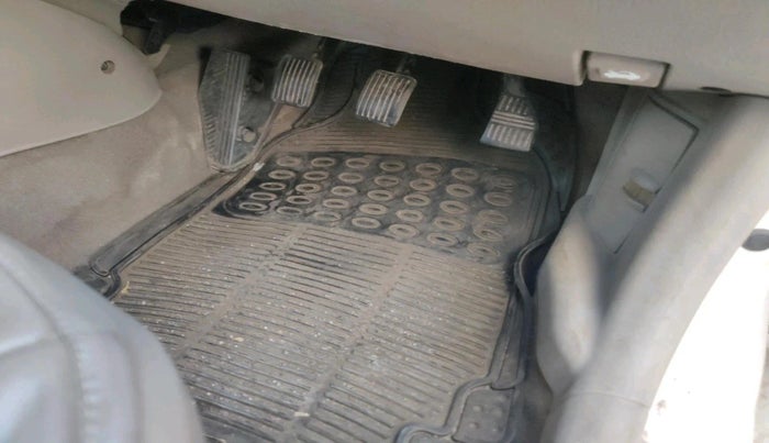 2011 Hyundai Accent GLE, CNG, Manual, 1,30,808 km, interior