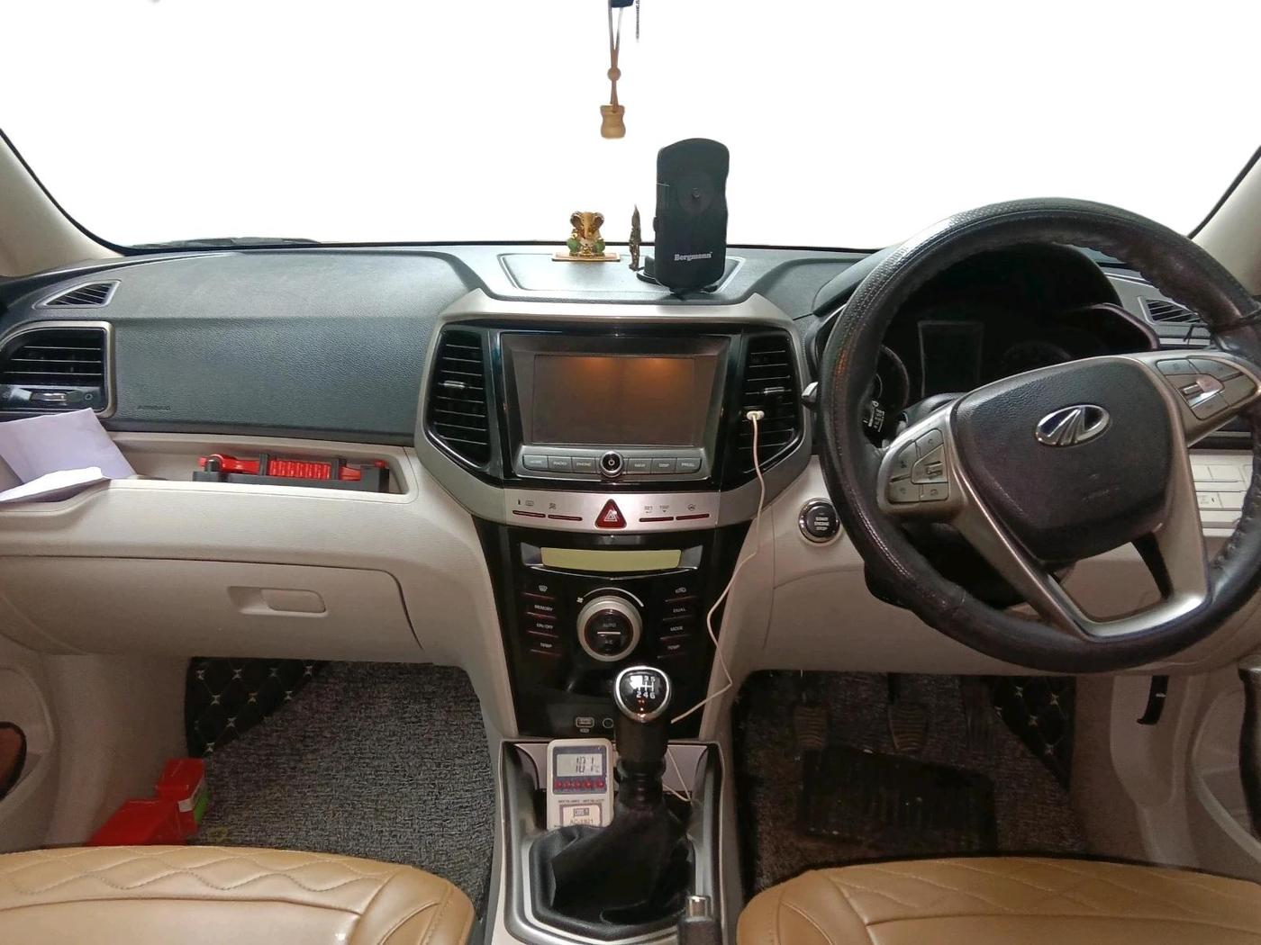 2021 Mahindra XUV300 W8 1.2 PETROL, Petrol, Manual, 1,32,294 km, interior