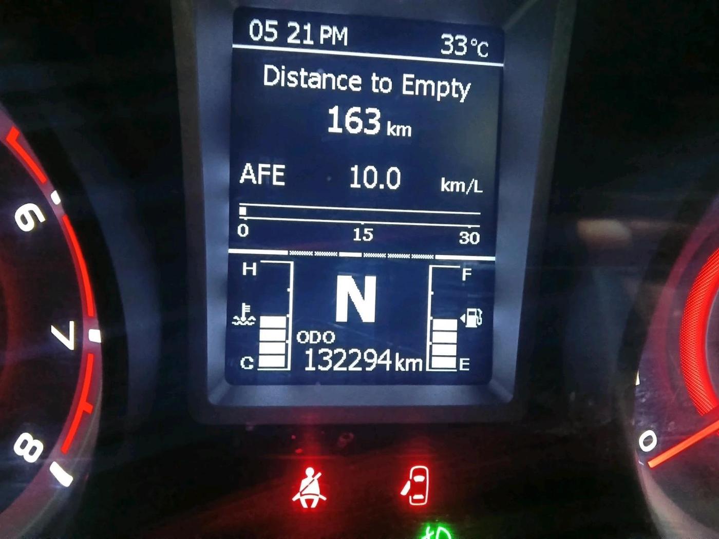 2021 Mahindra XUV300 W8 1.2 PETROL, Petrol, Manual, 1,32,294 km, interior