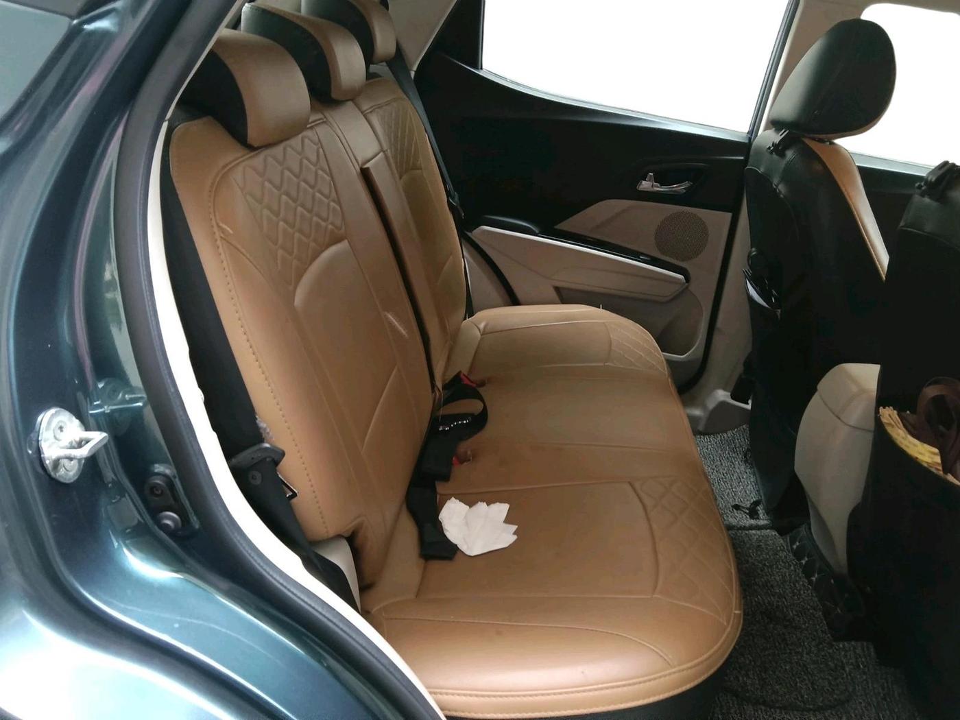 2021 Mahindra XUV300 W8 1.2 PETROL, Petrol, Manual, 1,32,294 km, interior