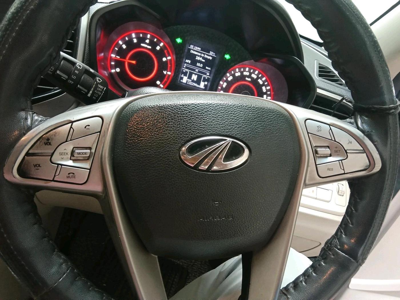 2021 Mahindra XUV300 W8 1.2 PETROL, Petrol, Manual, 1,32,294 km, interior