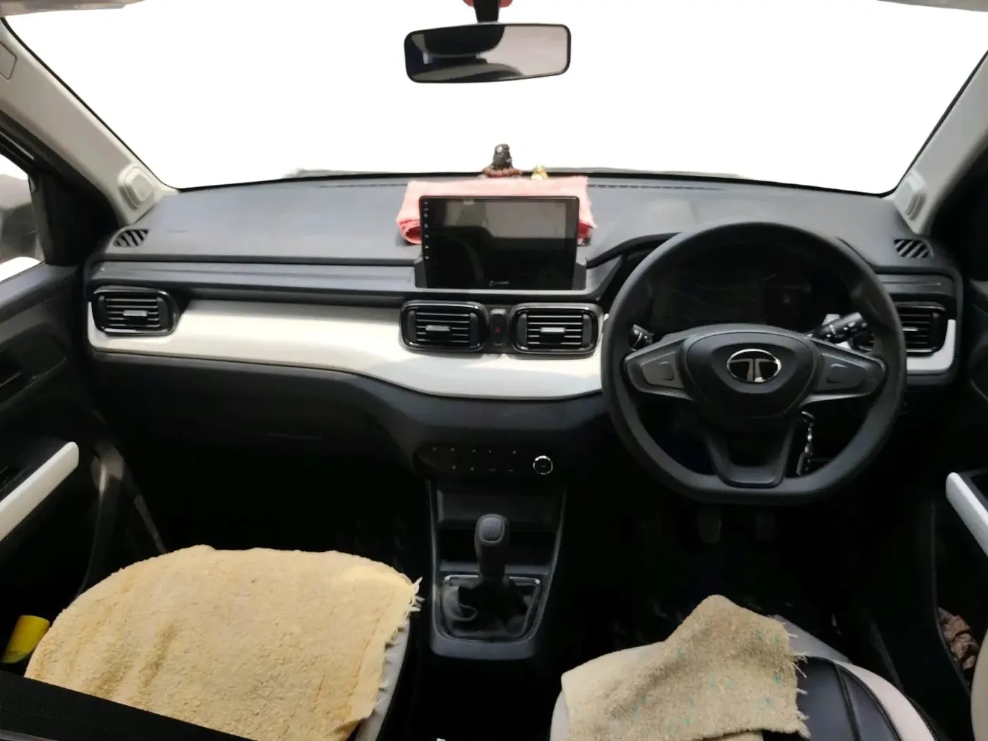 2024 Tata PUNCH PURE MT, Petrol, Manual, 4,307 km, interior