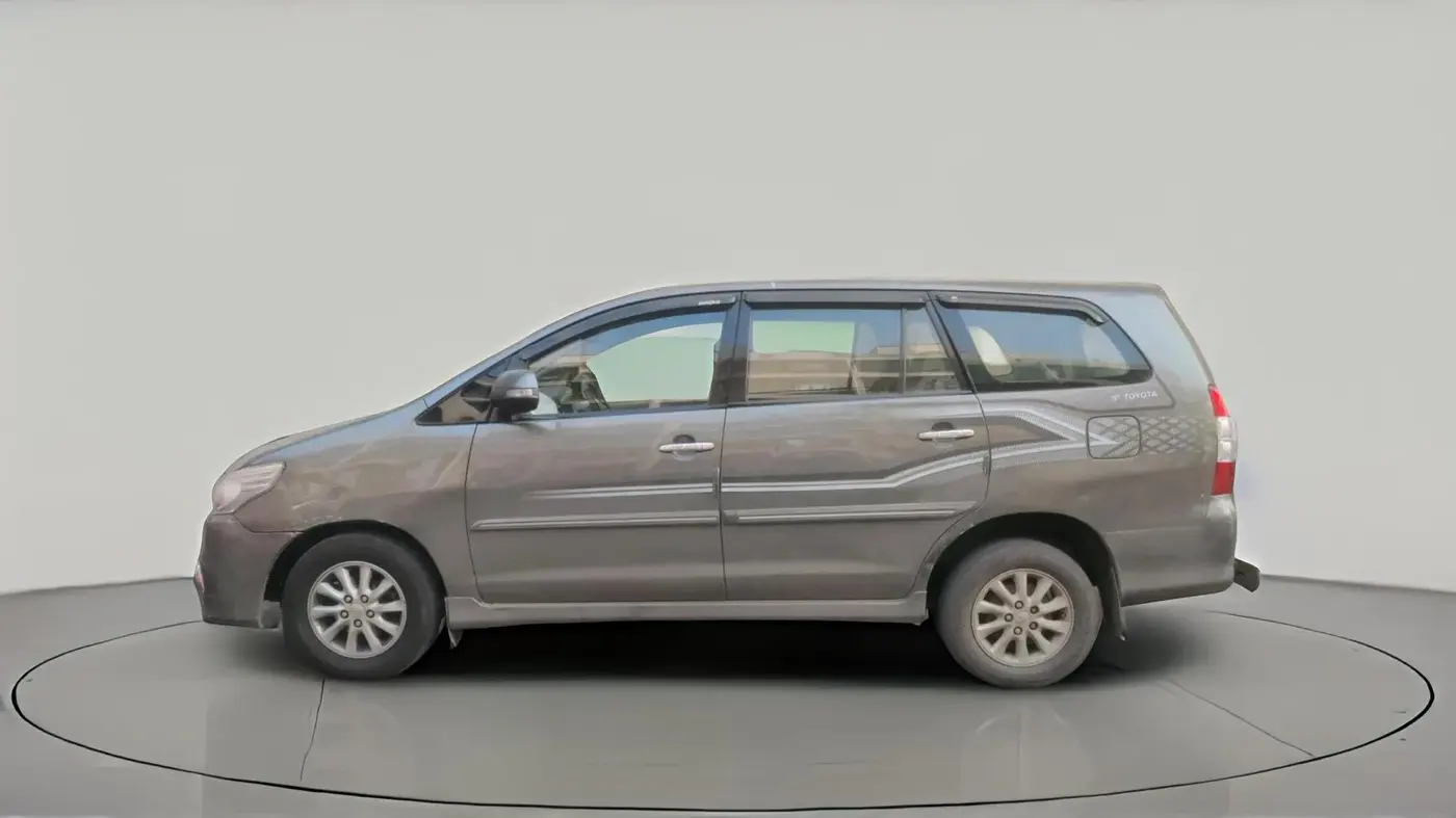 2012 Toyota Innova 2.5 VX 7 STR, Diesel, Manual, 2,60,652 km, exterior