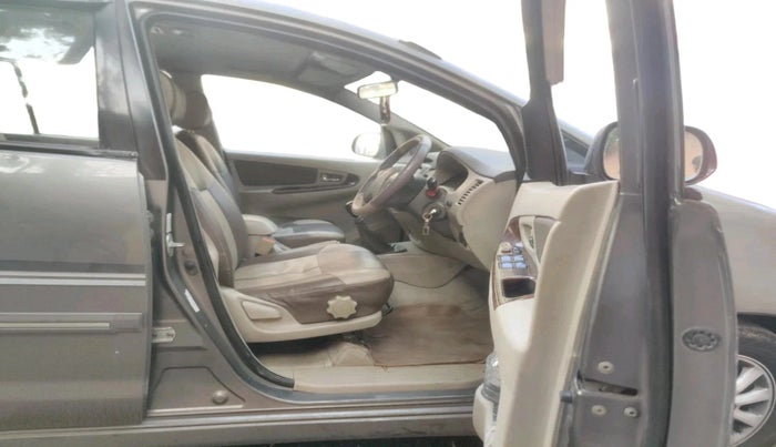 2012 Toyota Innova 2.5 VX 7 STR, Diesel, Manual, 2,60,652 km, interior