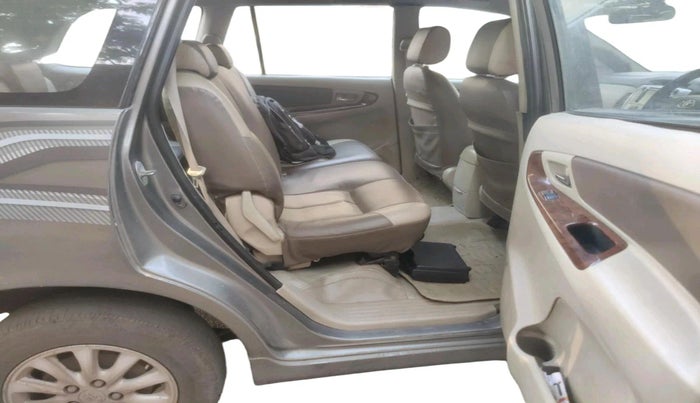 2012 Toyota Innova 2.5 VX 7 STR, Diesel, Manual, 2,60,652 km, interior