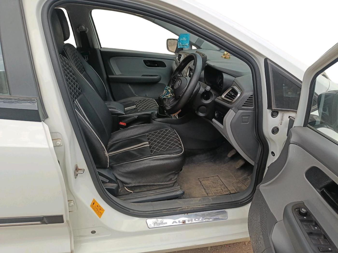 2020 Tata ALTROZ XT PETROL, Petrol, Manual, 31,183 km, interior