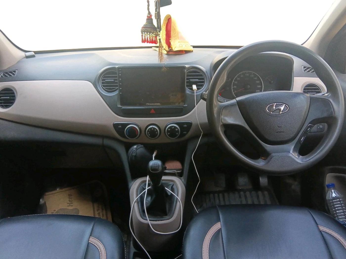 2017 Hyundai Grand i10 MAGNA 1.2 KAPPA VTVT, CNG, Manual, 1,36,885 km, interior