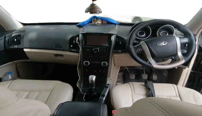 2017 Mahindra XUV500 W6, Diesel, Manual, 1,25,319 km, interior