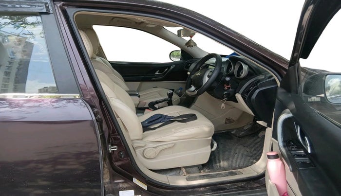 2017 Mahindra XUV500 W6, Diesel, Manual, 1,25,319 km, interior