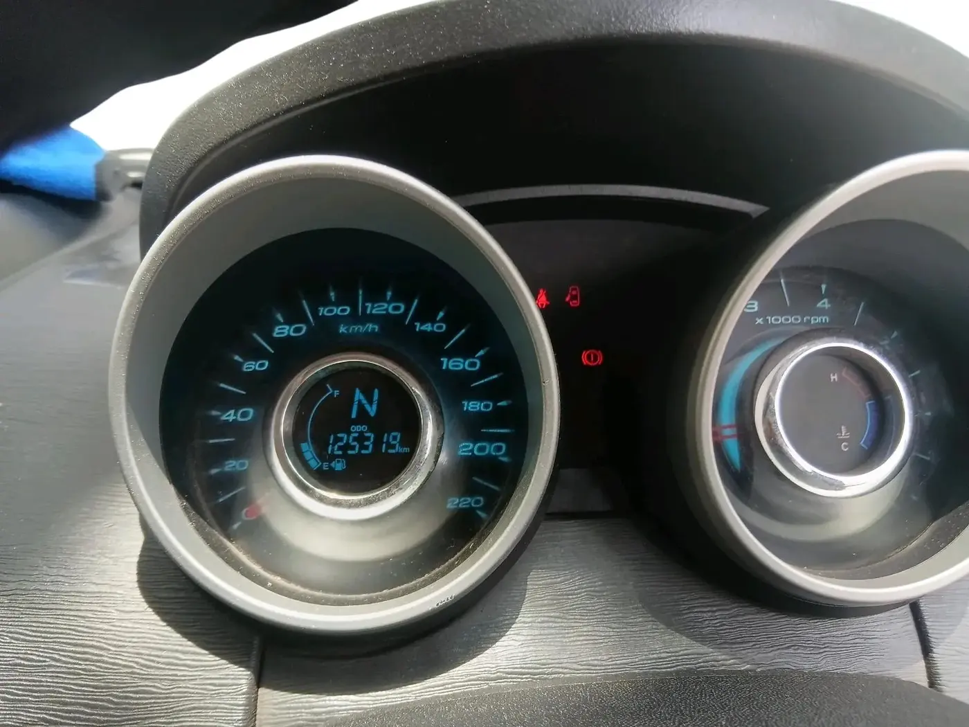 2017 Mahindra XUV500 W6, Diesel, Manual, 1,25,319 km, interior