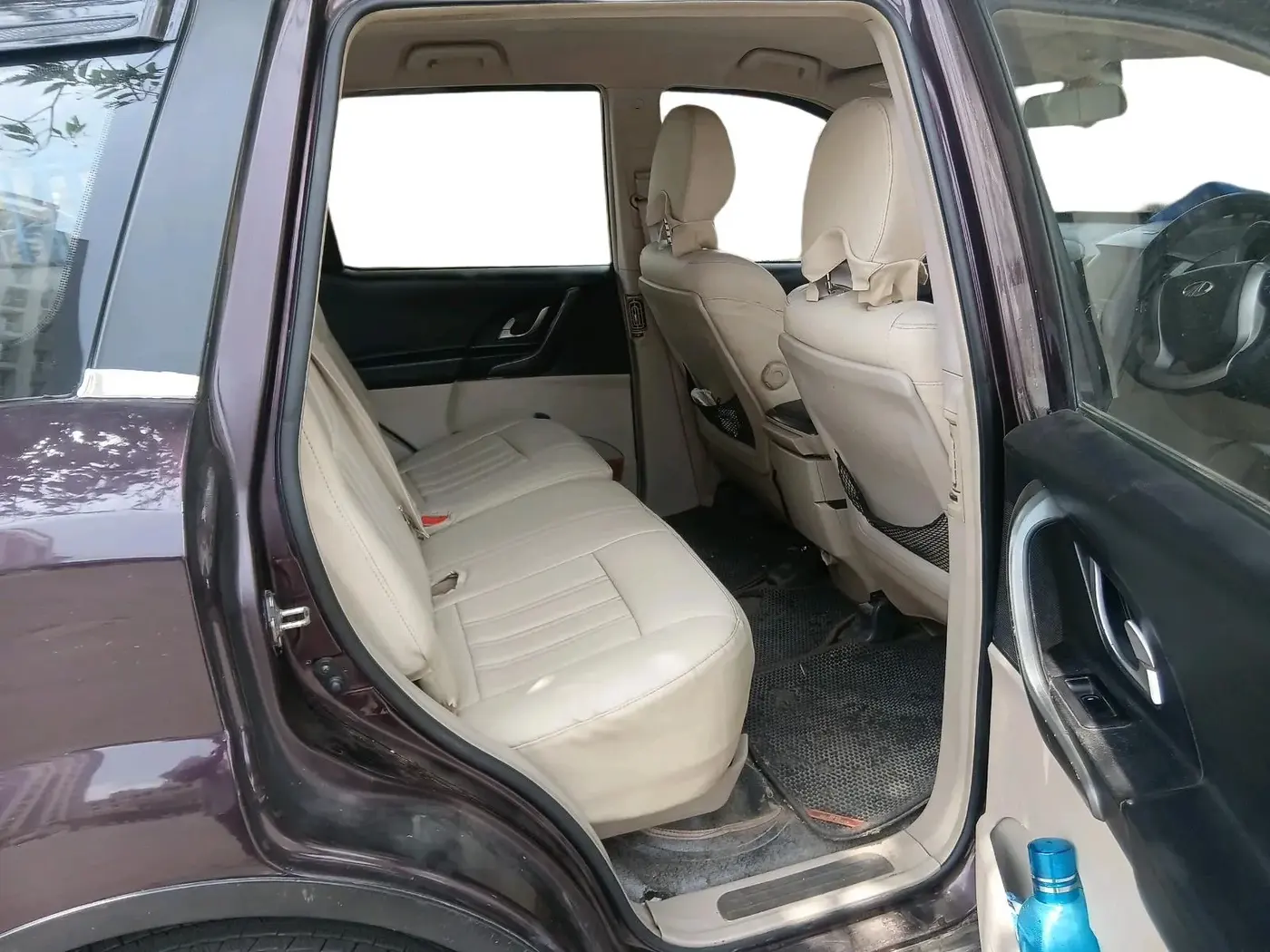 2017 Mahindra XUV500 W6, Diesel, Manual, 1,25,319 km, interior