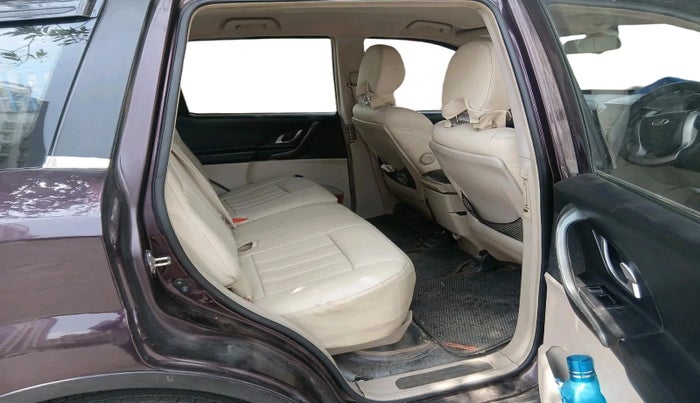 2017 Mahindra XUV500 W6, Diesel, Manual, 1,25,319 km, interior