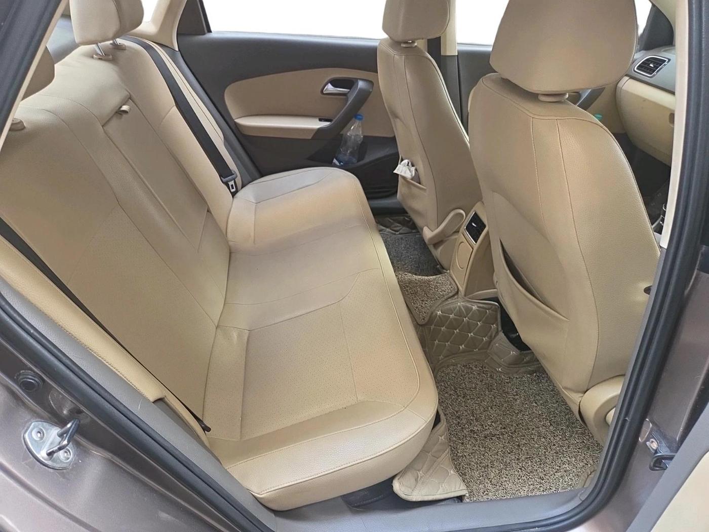 2016 Volkswagen Vento HIGHLINE DIESEL 1.5, Diesel, Manual, 1,24,011 km, interior