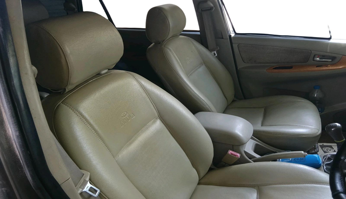 2011 Toyota Innova V 2.5 7 STR, Diesel, Manual, 2,97,738 km, interior