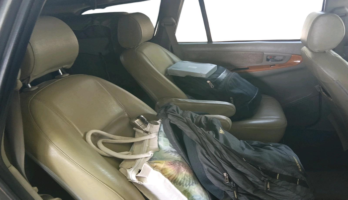 2011 Toyota Innova V 2.5 7 STR, Diesel, Manual, 2,97,738 km, interior