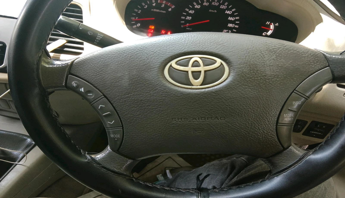 2011 Toyota Innova V 2.5 7 STR, Diesel, Manual, 2,97,738 km, interior