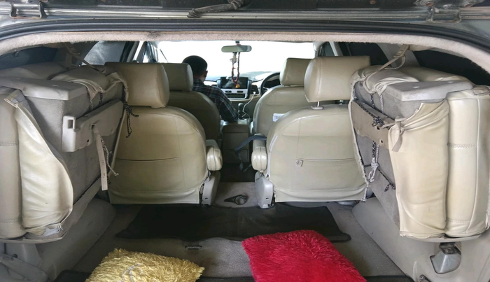 2011 Toyota Innova V 2.5 7 STR, Diesel, Manual, 2,97,738 km, interior