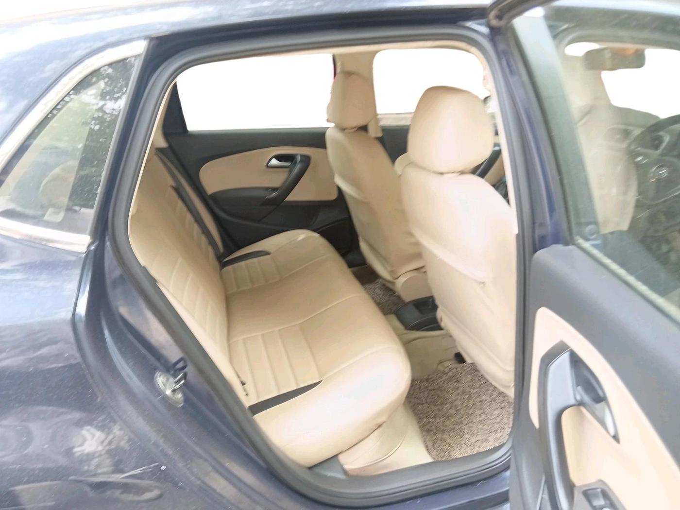 2014 Volkswagen Polo HIGHLINE1.2L, Petrol, Manual, 1,09,063 km, interior