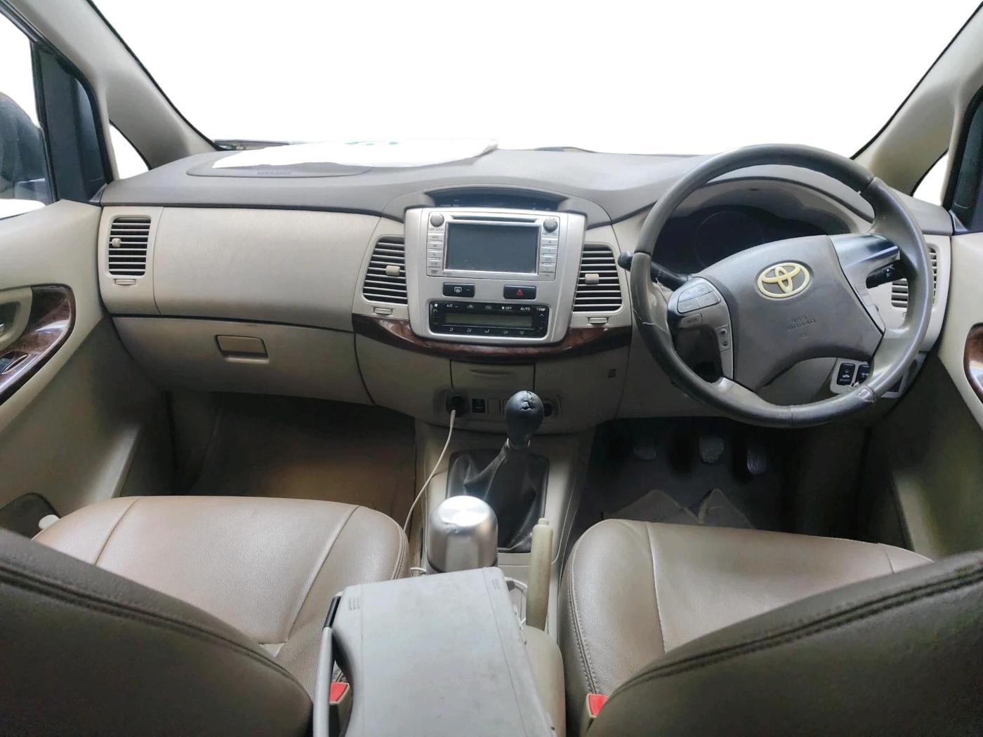 2012 Toyota Innova 2.5 VX 8 STR, Diesel, Manual, 2,38,821 km, interior