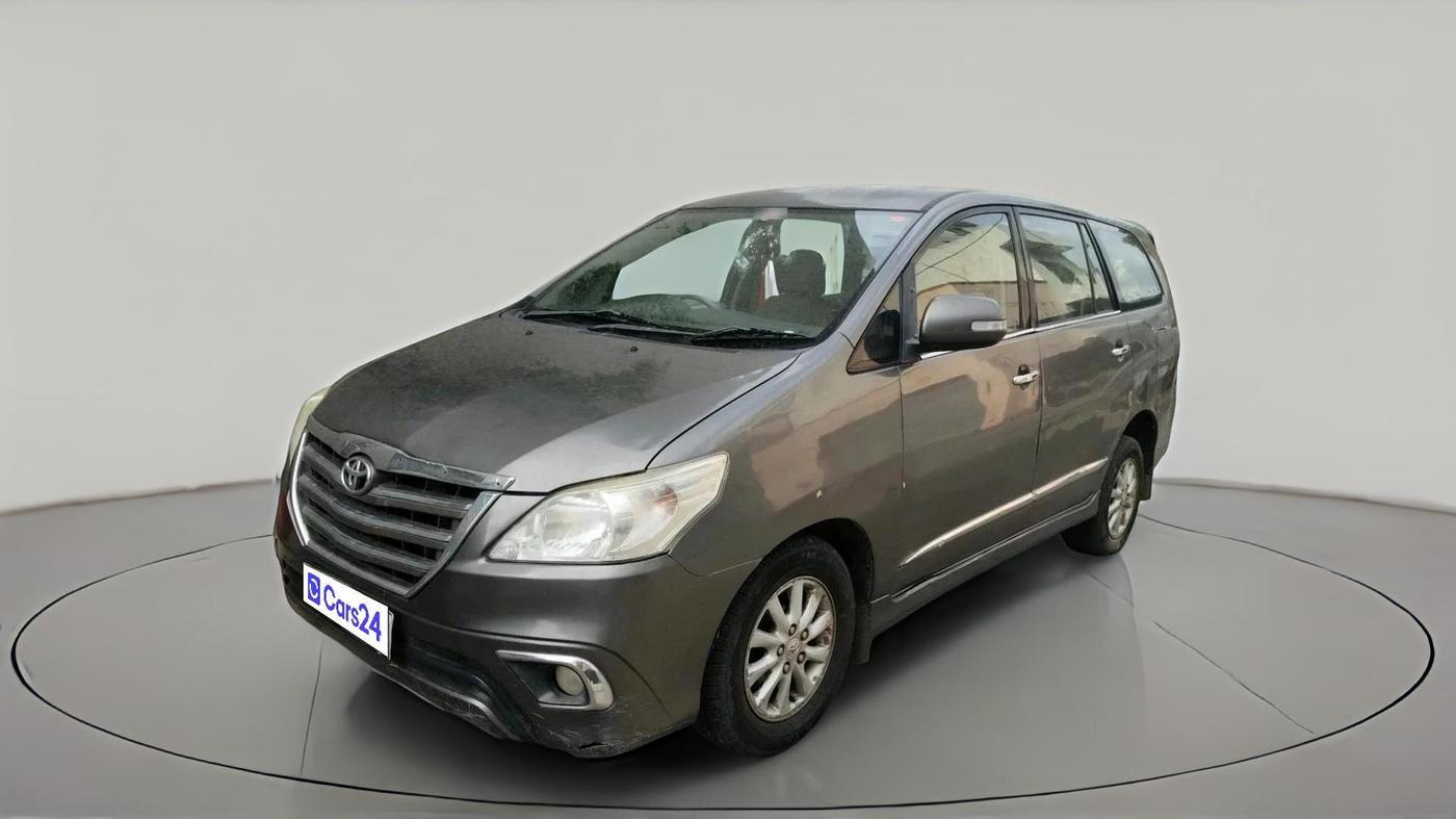 2014 Toyota Innova 2.5 ZX 7 STR, Diesel, Manual, 1,98,843 km, exterior