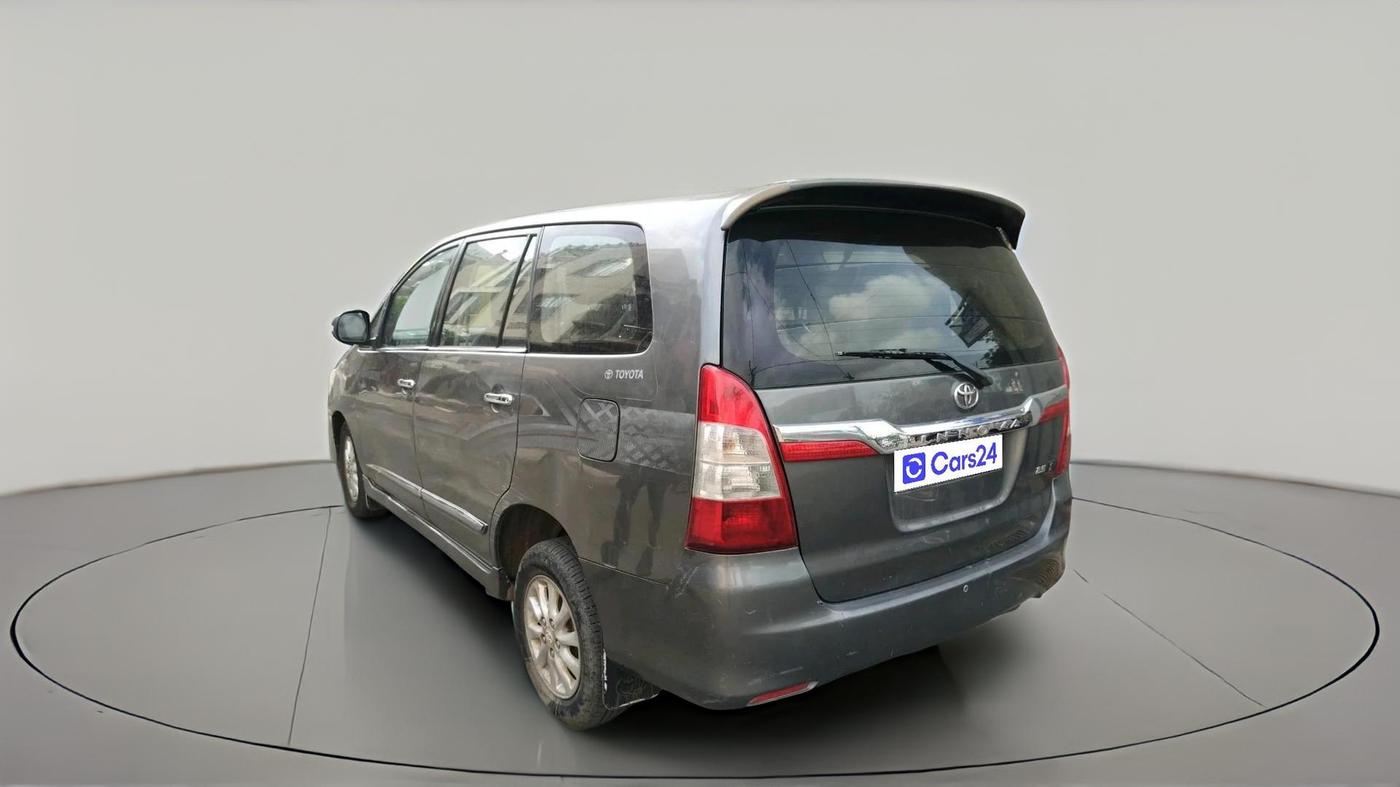 2014 Toyota Innova 2.5 ZX 7 STR, Diesel, Manual, 1,98,843 km, exterior